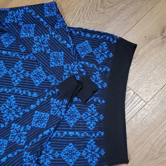 LAUREN STEELE sweater.   #3623 - Picture 3 of 6